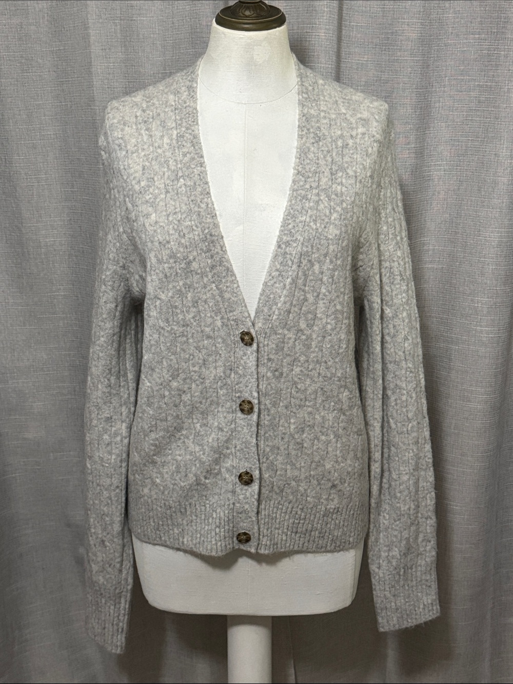 NWT J Crew Heather Gray Cable Knit Cardigan-Extra Soft Yarn-Sz M-V Neck 4 Button